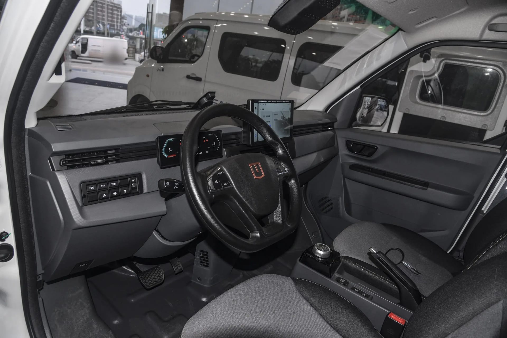 2025 Farizon V6E Image 2